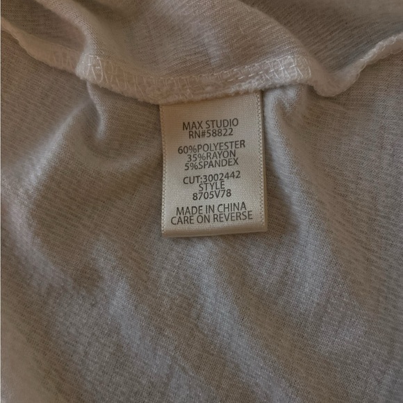 MAX STUDIO top, sleeveless, size Large, full cut, embroidered trim. Rayon blend. - Picture 4 of 6